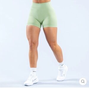 Dfyne Dynamic Shorts 4.5 “ Fresh Green